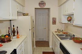 Adorable 2 Bedroom Apartment with $1,300 in Free Rent!  in Indianapolis, IN (Photo 3 of 5)