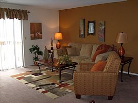 Adorable 2 Bedroom Apartment with $1,300 in Free Rent!  in Indianapolis, IN (Photo 4 of 5)