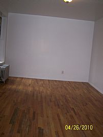 Renovated 3 Bedroom Apartment - Steps From  Hospital in New York, NY (Photo 4 of 5)