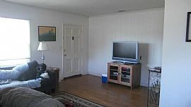 Charming 2 Bedroom Home with hardwood Floors  in Westchester, CA (Photo 5 of 6)