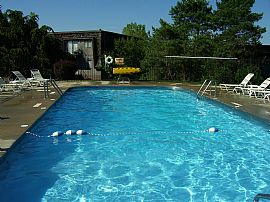 Spacious 2 Bedroom Apartment with Balcony and Pool in Independence, MO (Photo 2 of 2)