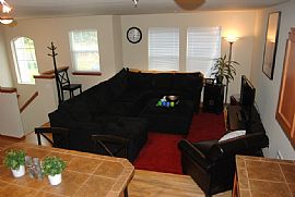 Clean, New and Modern 3 Bedroom Townhouse with Hardwood Floors in Puyallup, WA (Photo 3 of 6)