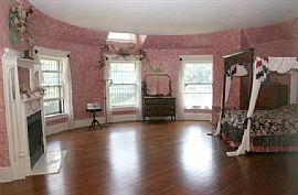 Gorgeous 6 Bedroom Home on 2 Acre Lake Geneva Estate in Lake Geneva, WI (Photo 6 of 6)