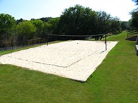 Cute 2 Bedroom Apartment An Address of Obvious Distinction in San Antonio, TX (Photo 4 of 5)