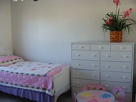 Beautiful 3 Bedroom Home with Newly Tiled Kitchen in Las Vegas, NV (Photo 4 of 6)