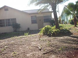 Fantastic 2 Bedroom Home with 2 Car Garage in Venice, FL (Photo 7 of 7)