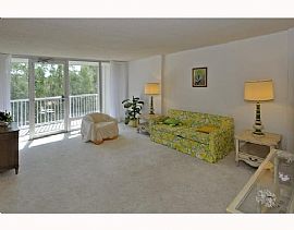 Spacious 1 Bedroom Condo with Pool and Balcony in Beach Location in Fort Lauderdale, FL (Photo 2 of 7)