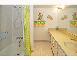 Spacious 1 Bedroom Condo with Pool and Balcony in Beach Location in Fort Lauderdale, FL (Photo 6 of 7)