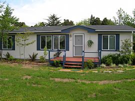 Well Located 3 Bedroom Home in Quiet Neighborhood For You! in Bandon, OR