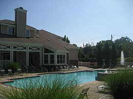 Distinctive 2 BR, 2 BA Apartment with June Move-In Specials! in North Olmsted, OH