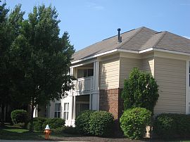 Distinctive 2 BR, 2 BA Apartment with June Move-In Specials! in North Olmsted, OH (Photo 2 of 3)