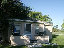 Nice 3 Bedroom Home with Large Yard and Open Patio in Melbourne, FL (Photo 2 of 4)