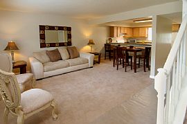 Gorgeous 2 Bedroom Townhome with Special Plus Washer in Brentwood, NC (Photo 3 of 7)