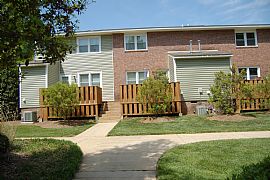 Gorgeous 2 Bedroom Townhome with Special Plus Washer in Brentwood, NC (Photo 5 of 7)