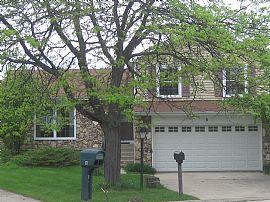 Wonderful 3 Bedroom Home in Nice Area in Streamwood, IL