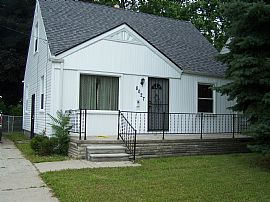 Adorable 3 Bedroom Bungalow Home with Basement! in Detroit, MI
