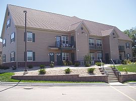 Massive 1 Bedroom Apartment - Available Now!! in Madison, WI (Photo 2 of 10)