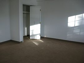 Sunny 2 Bedroom Condo - All Utilities Included in Stamford, CT (Photo 3 of 8)