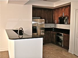Excellent 2 Bedroom Condo with Courtyard and Covered Parking in Coral Gables, FL (Photo 2 of 6)