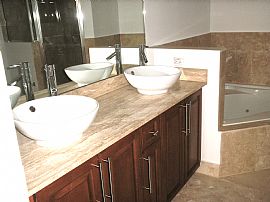 Excellent 2 Bedroom Condo with Courtyard and Covered Parking in Coral Gables, FL (Photo 3 of 6)