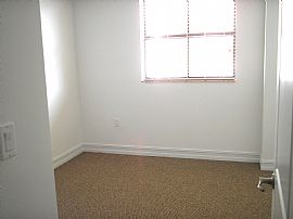 Excellent 2 Bedroom Condo with Courtyard and Covered Parking in Coral Gables, FL (Photo 5 of 6)