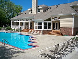 Gorgeous 2 Bedroom Home - Relax The Day Away!! in North Olmsted, OH