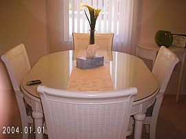 Elegant 2 Bedroom Ranch Style Townhouse with One-Car Garage in Denver, CO (Photo 4 of 6)