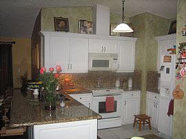 Beautiful 4 Bedroom Home with Covered Patio and Koy Pond in Miami, FL (Photo 5 of 5)