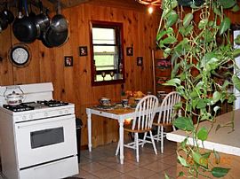 Cozy, Quaint 2 Bedroom Cabin in Mountains with Creek in Waynesville, NC (Photo 4 of 6)