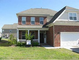 Beautiful 5 Bedroom Home - Close to Shopping and Schools  in Raleigh, NC