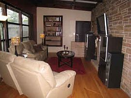 Newly Remodeled 2 Bedroom Ranch Home - Beautiful and Private in Des Plaines, IL (Photo 3 of 3)