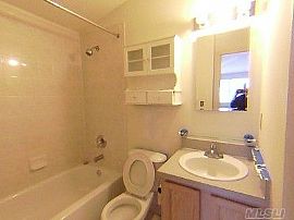 Huge 3 Bedroom Condo in Private - Gated Community in Queens Village, NY (Photo 10 of 12)