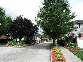 Huge 3 Bedroom Condo in Private - Gated Community in Queens Village, NY (Photo 3 of 12)