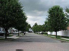 Huge 3 Bedroom Condo in Private - Gated Community in Queens Village, NY (Photo 7 of 12)