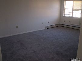 Huge 3 Bedroom Condo in Private - Gated Community in Queens Village, NY (Photo 8 of 12)