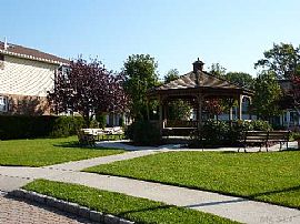 Huge 3 Bedroom Condo in Private - Gated Community in Queens Village, NY (Photo 9 of 12)