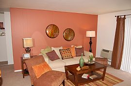 Cute 1 Bedroom Apartment - Pay No Rent For The Rest of May!! in Madison, WI (Photo 2 of 6)