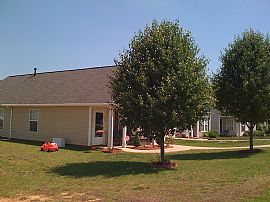 Nice 3 Bedroom Home with Nicely Landscaped Front Yard in Waxhaw, NC (Photo 3 of 12)