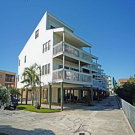 Beautiful 2 Bedroom Condo with Intercoastal View in Indian Shores, FL