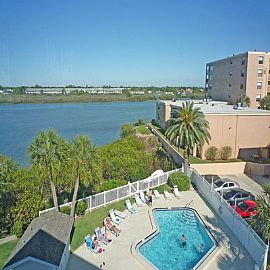 Beautiful 2 Bedroom Condo with Intercoastal View in Indian Shores, FL (Photo 7 of 7)