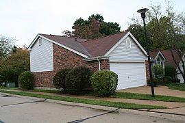 Spacious 2 Bedroom Villa Condo with 2 Car Attached Garage  in Chesterfield, MO (Photo 2 of 5)