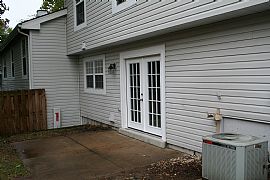 Spacious 2 Bedroom Villa Condo with 2 Car Attached Garage  in Chesterfield, MO (Photo 4 of 5)