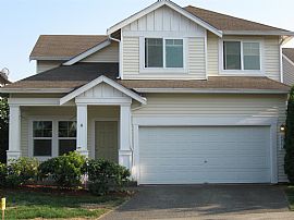 Excellent 3 Bedroom Home with Loft in Lakeland Hills in Auburn, WA