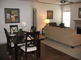 Serene 2 Bedroom Apartment at Phoenician in Houston, TX (Photo 6 of 9)