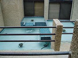 Upscale, Contemporary 2 Bedroom Condo with Fireplace in Pasadena, CA (Photo 2 of 10)