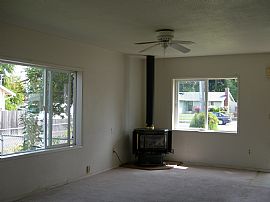 Cozy 3 Bedroom Home For Rent or to Sell in Tacoma, WA (Photo 2 of 5)