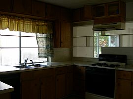 Cozy 3 Bedroom Home For Rent or to Sell in Tacoma, WA (Photo 3 of 5)