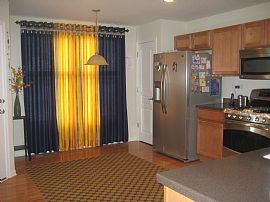 Stylish 3 Bedroom Luxury Townhome with 2 Car Garage in Lindenhurst, IL (Photo 5 of 9)