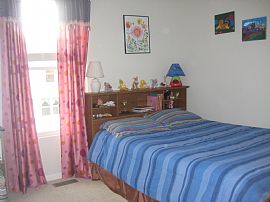 Stylish 3 Bedroom Luxury Townhome with 2 Car Garage in Lindenhurst, IL (Photo 7 of 9)