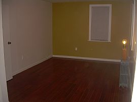 Beautiful 1 Bedroom Apartment on Top Floor of 2 Family Home in Valley Stream, NY (Photo 4 of 5)